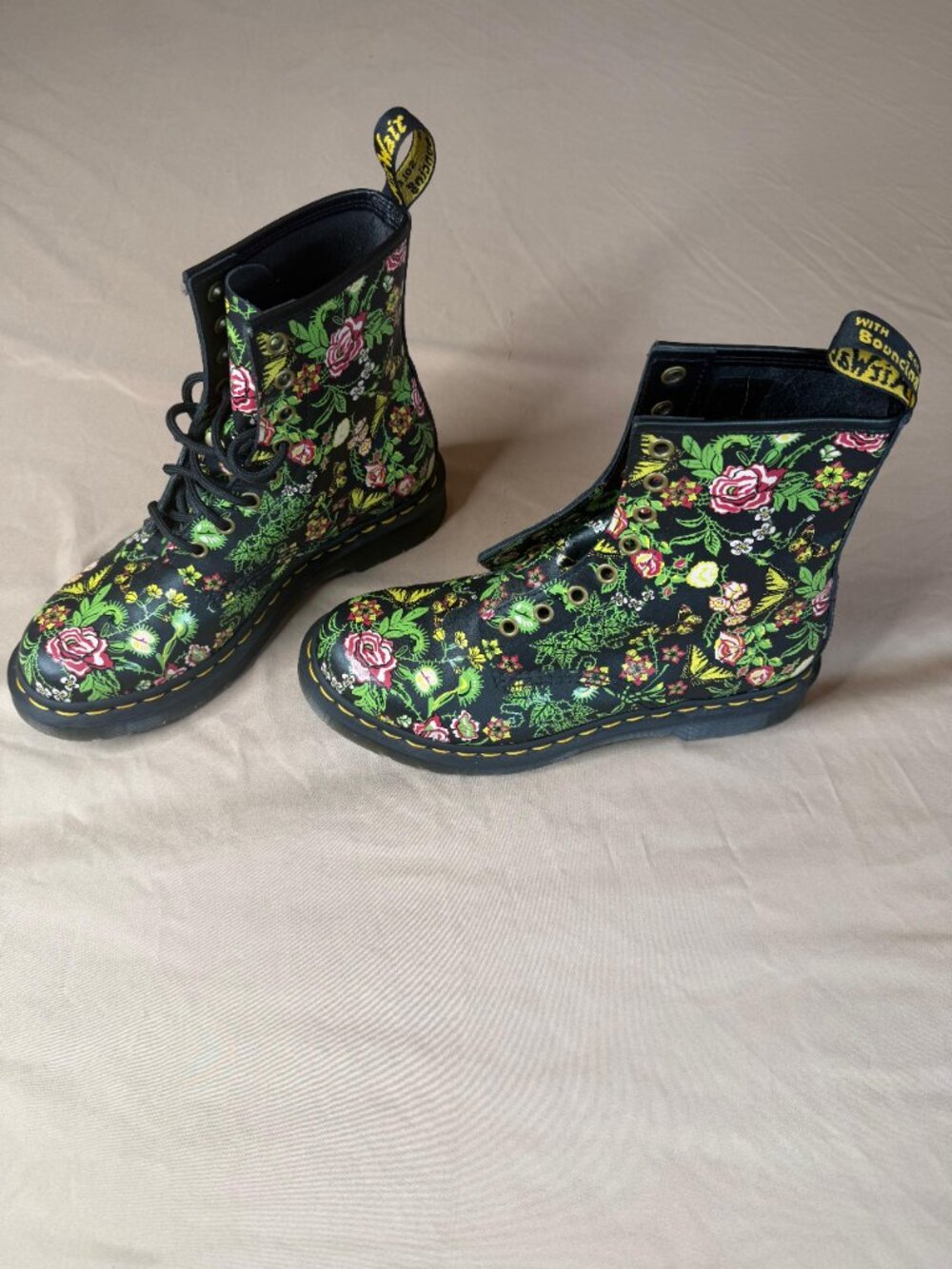 Dr. Martens 1460 Wanderlust Floral Butterfly 8-Eye Boots Women's Size 8 - Picture 2 of 14
